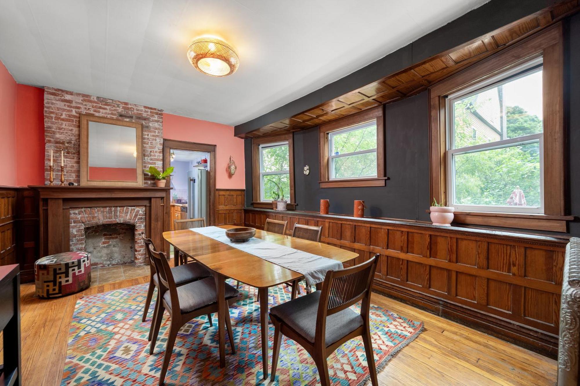 Apartment Historic & Spacious 3 Bedroom Family Gem On Peaceful Street *