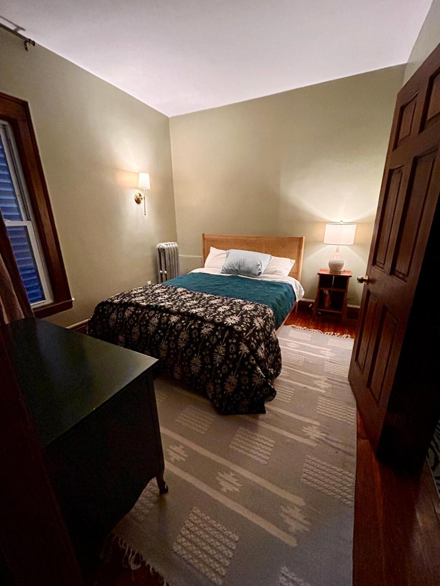 Apartment Historic & Spacious 3 Bedroom Family Gem On Peaceful Street