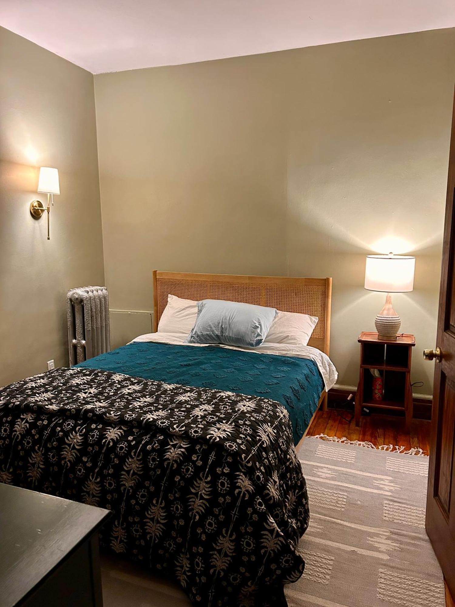 Apartment Historic & Spacious 3 Bedroom Family Gem On Peaceful Street *