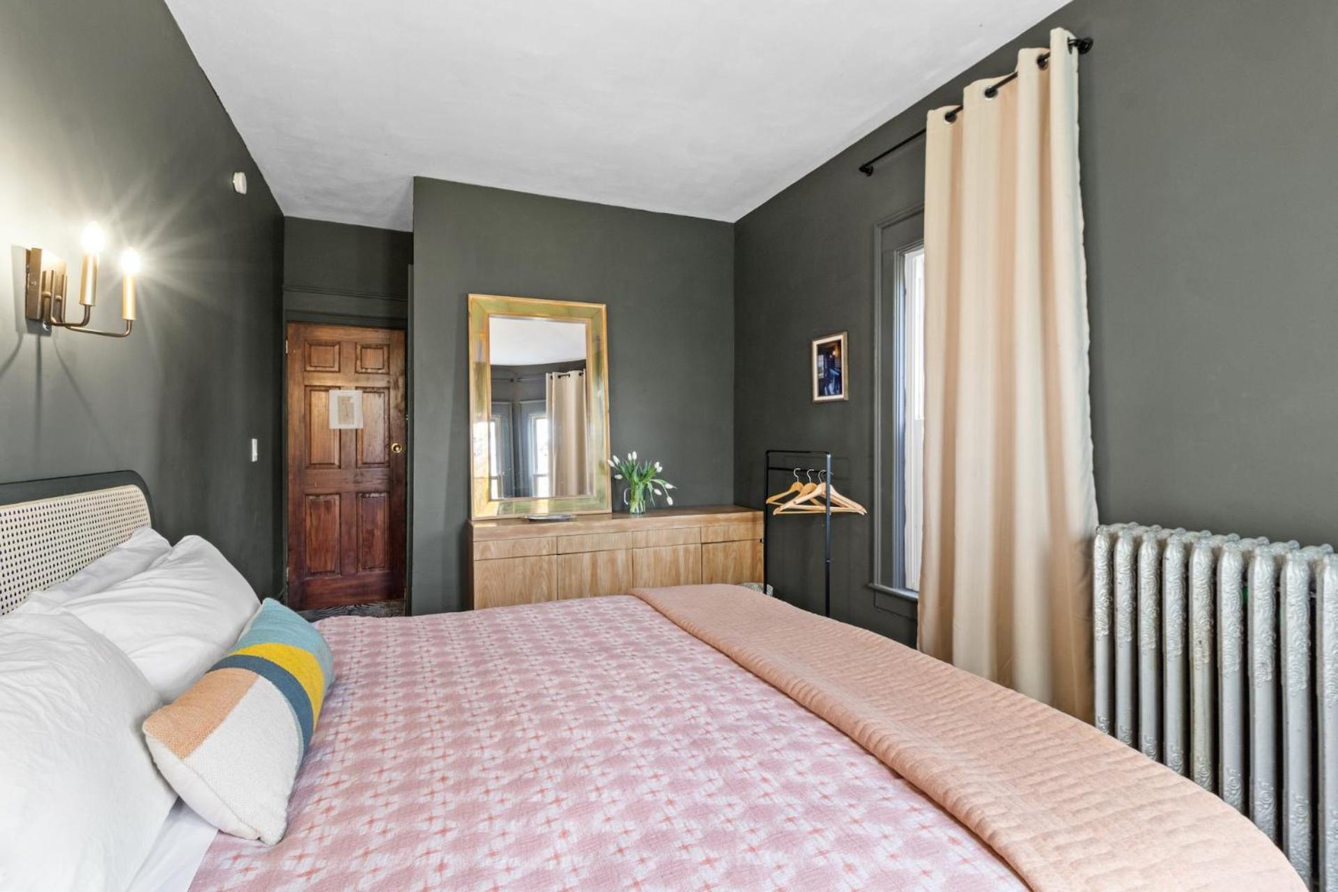 Historic & Spacious 3 Bedroom Family Gem On Peaceful Street * Buffalo