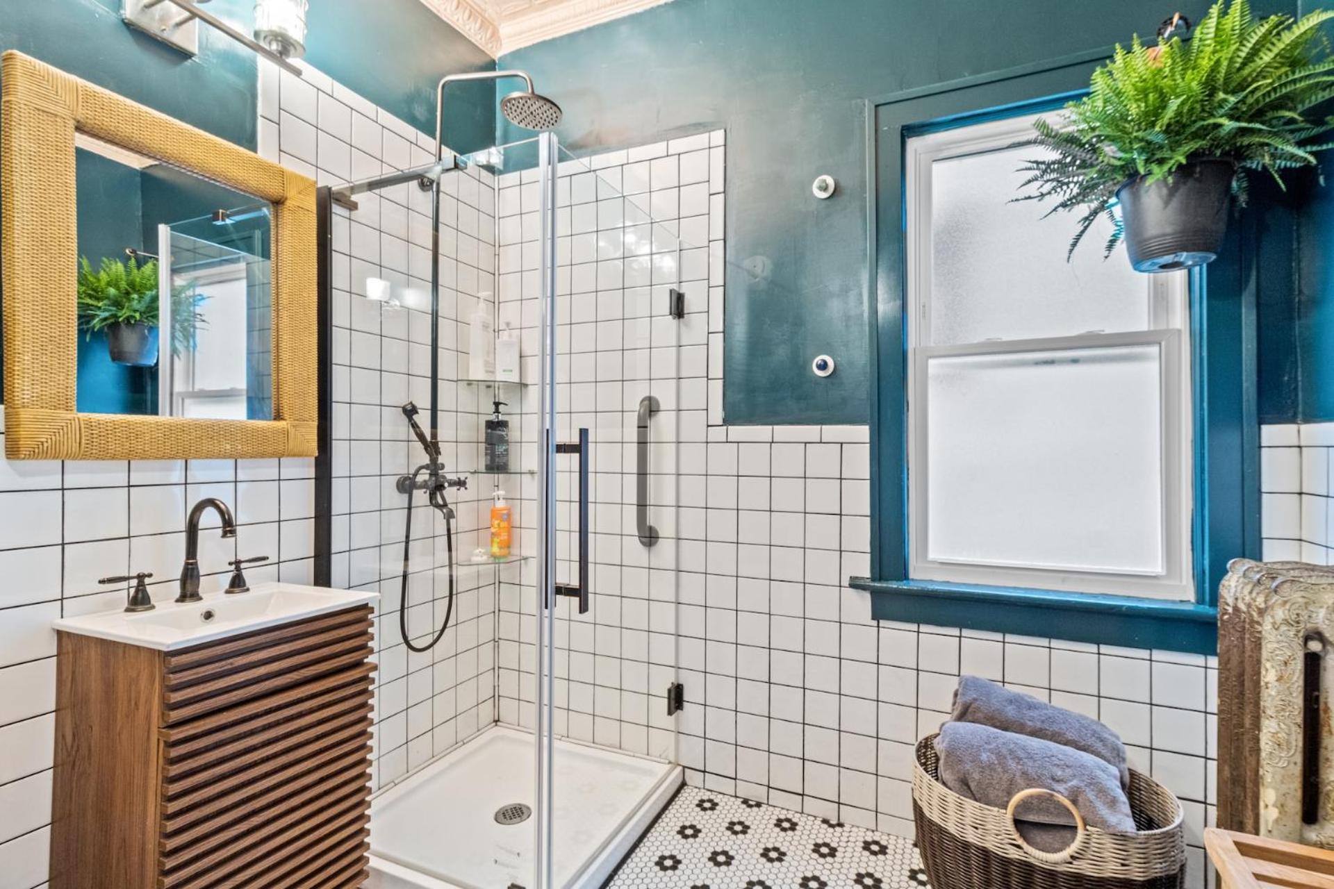 Apartment Historic & Spacious 3 Bedroom Family Gem On Peaceful Street