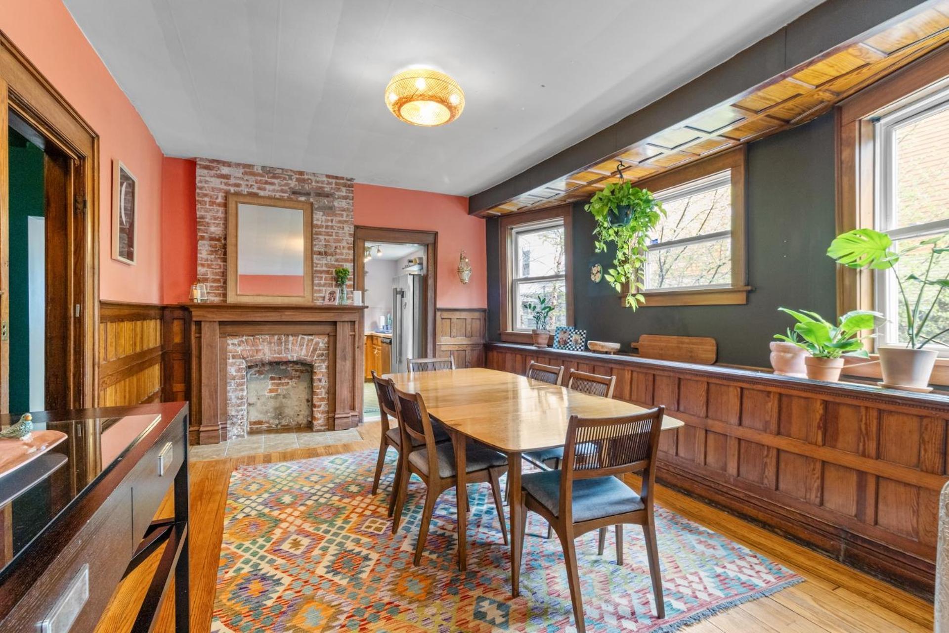 Historic & Spacious 3 Bedroom Family Gem On Peaceful Street Apartment *